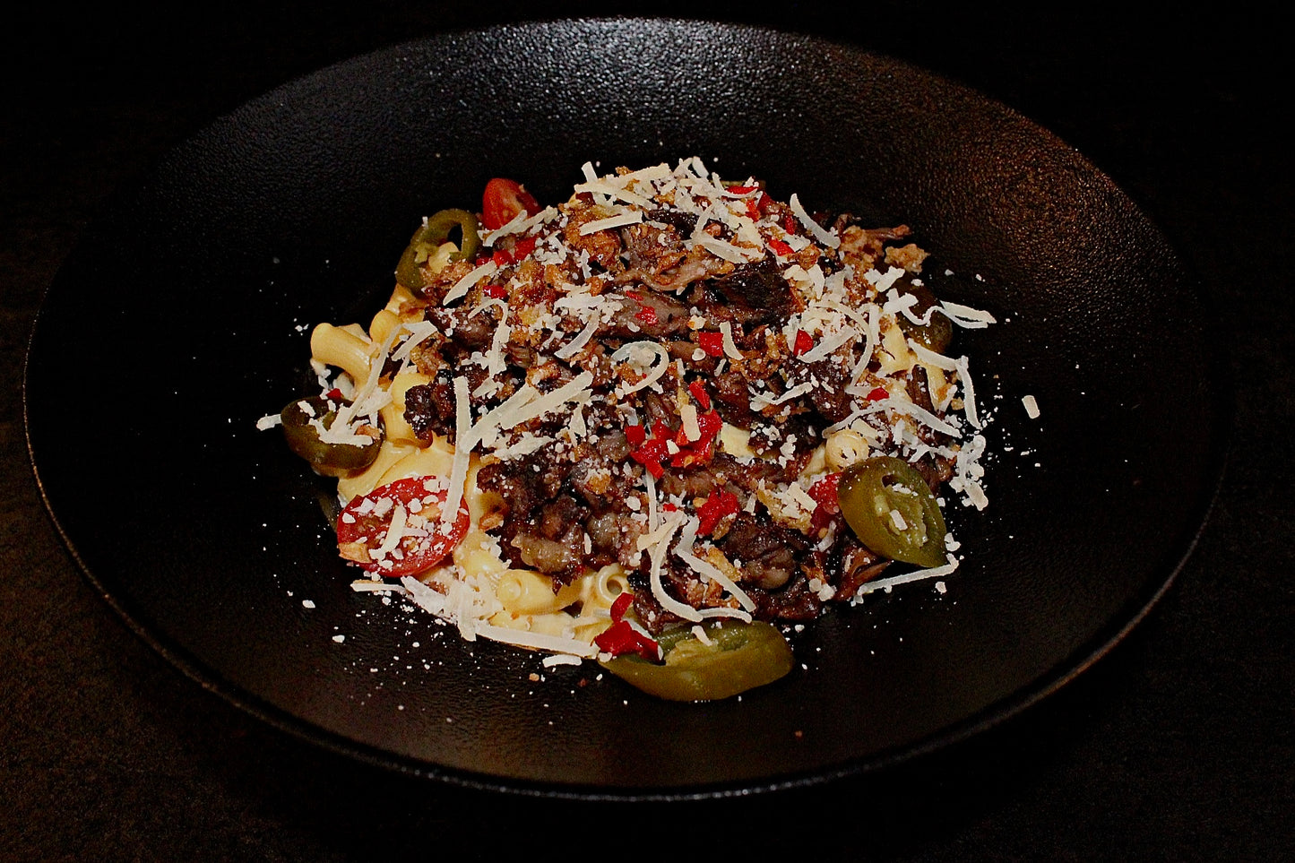 Макароны с сыром и тушеной говядиной