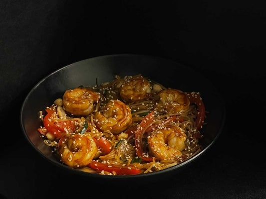 Салат с фунчозой и креветками