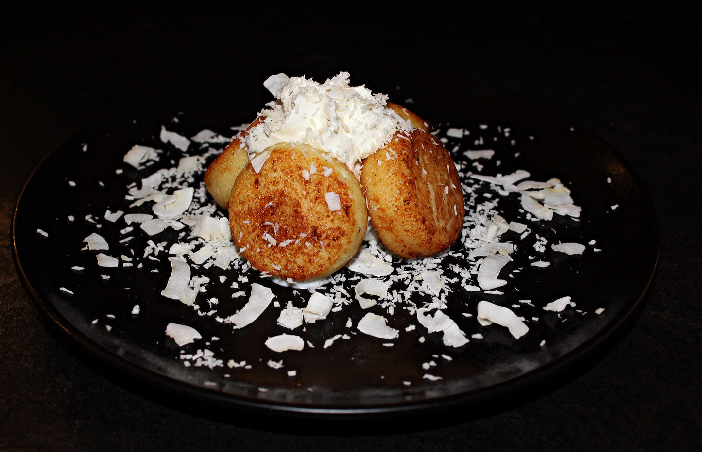 Cottage cheese scones with coconut cream and vanilla ice cream