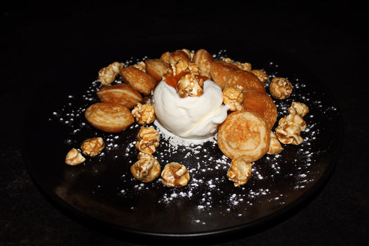 Mini pancakes with vanilla ice cream and caramelized popcorn