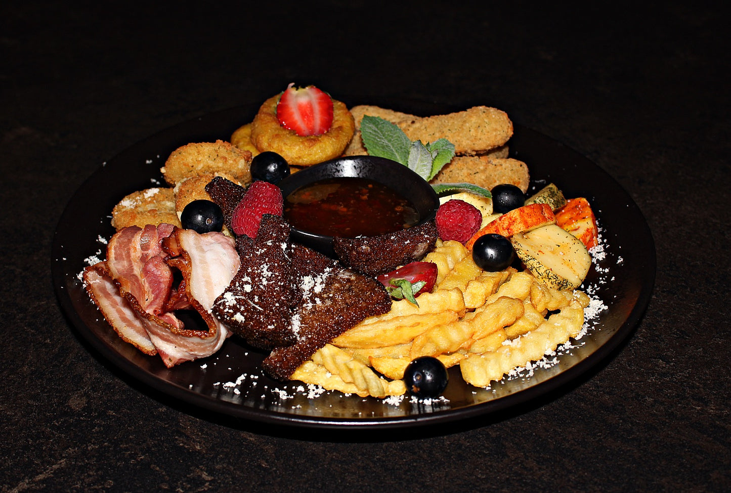 Тарелка с закусками на 2 персоны 