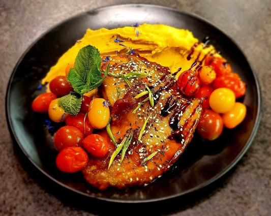 Glazed tilapia fillet in sweet-chili sauce with red pesto-potato puree